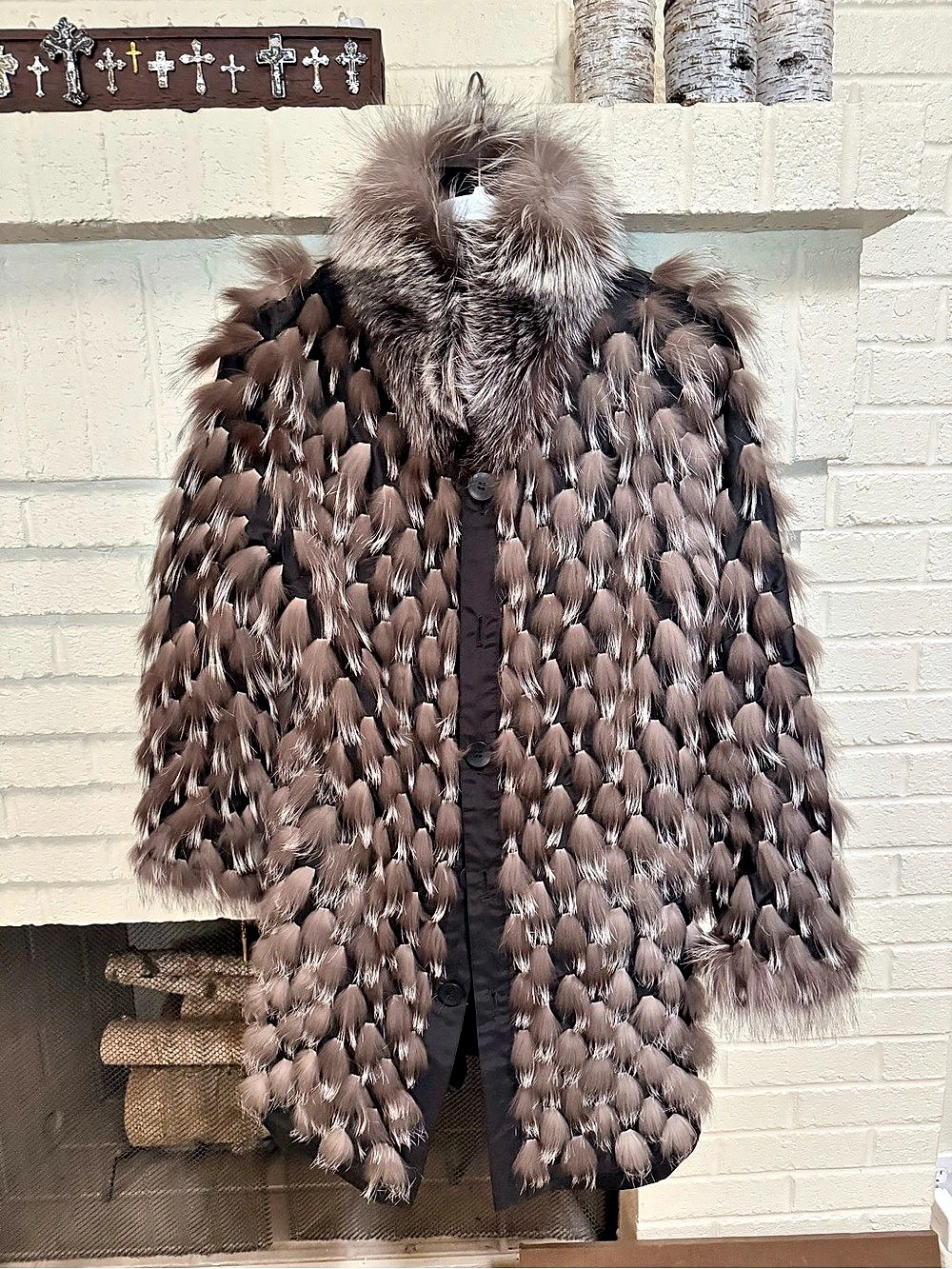Dino Roosh New York Feather Detail Fur-Trimmed coat in Grayish color